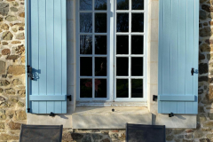 volets-battants-en-cintre-surbaisse