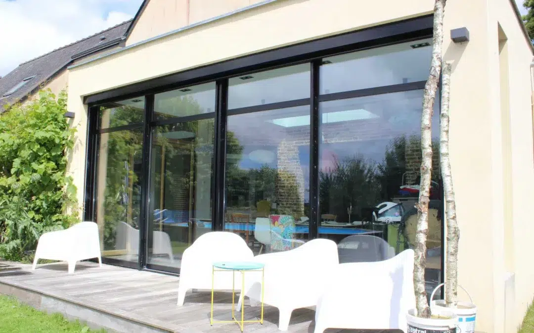 Baies coulissantes à Chartres-de-Bretagne : la lumière naturelle à portée de main