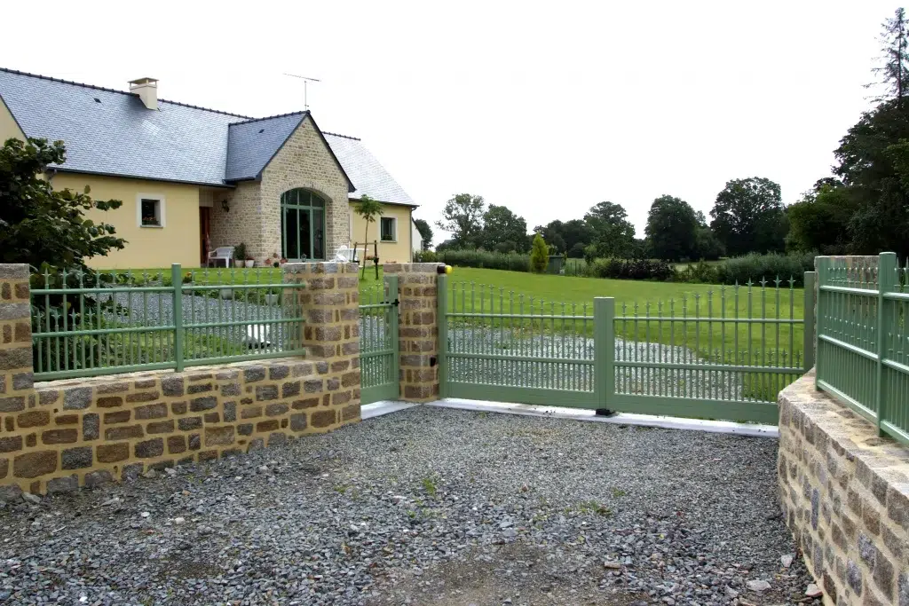 portail PVC ou aluminium