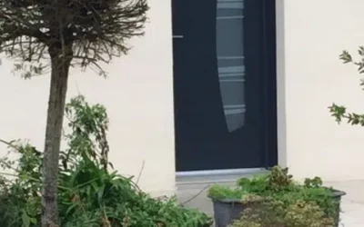Porte d’entrée à Dinard : comment bien choisir et installer la vôtre ?
