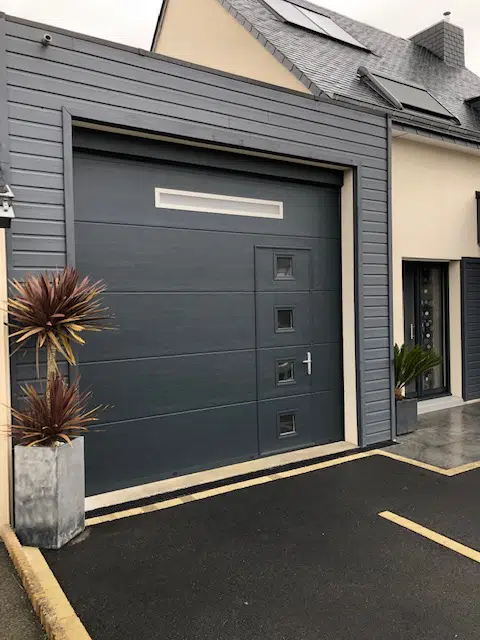 porte de garage à vantaux ou porte de garage latérale