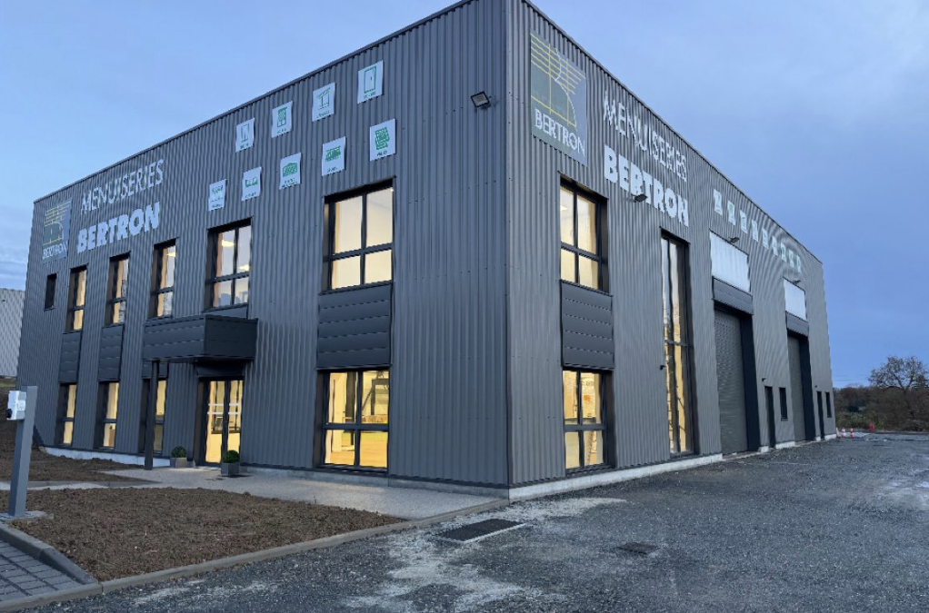 Nouveau showroom à Betton : un espace dédié pour découvrir les menuiseries et projets extérieurs