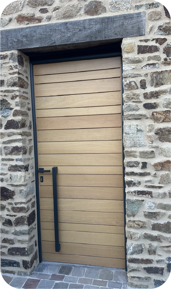 pose d'une porte d'entrée près de Dinard